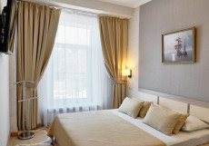 Отель Интурист (Исторический центр) Двухместный номер Бизнес 2-room  двуспальная кровать