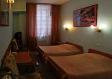 Спа отель Ока (рядом с жд вокзал, бассейн) Двухместный номер Эконом-Класса с окном во внутренний дворик ресторана (2 отдельные кровати)