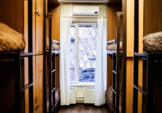 Хостел Французоff Кровать в общем 6-местном номере для мужчин и женщин