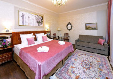 Петръ Отель - Petr-Hotel Двухместный номер с видом на Адмиралтейство Делюкс (двуспальная кровать)