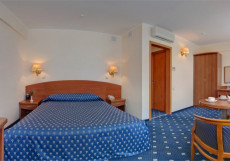 Отель Аэрополис Комфорт улучшенный с одной большой кроватью