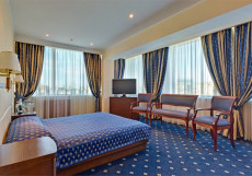 Отель Аэрополис Люкс с джакузи с одной большой кроватью