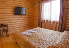 Гостевой дом Рябиновые бусы (Отели с бассейном) ДВУХМЕСТНЫЙ НОМЕР «КОМФОРТ» С 1 КРОВАТЬЮ