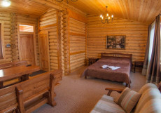 Гостевой дом Рябиновые бусы (Отели с бассейном) Семейный однокомнатный «комфорт» 4 -х местный с верандой