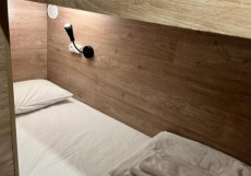 Shelterz Три Вокзала Одноместный номер Стандартный (без окна, нижняя кровать) (общая ванная комната)