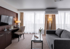 Гранд отель Жемчужина (подогреваемый бассейн | 1 линия) Люкс студия